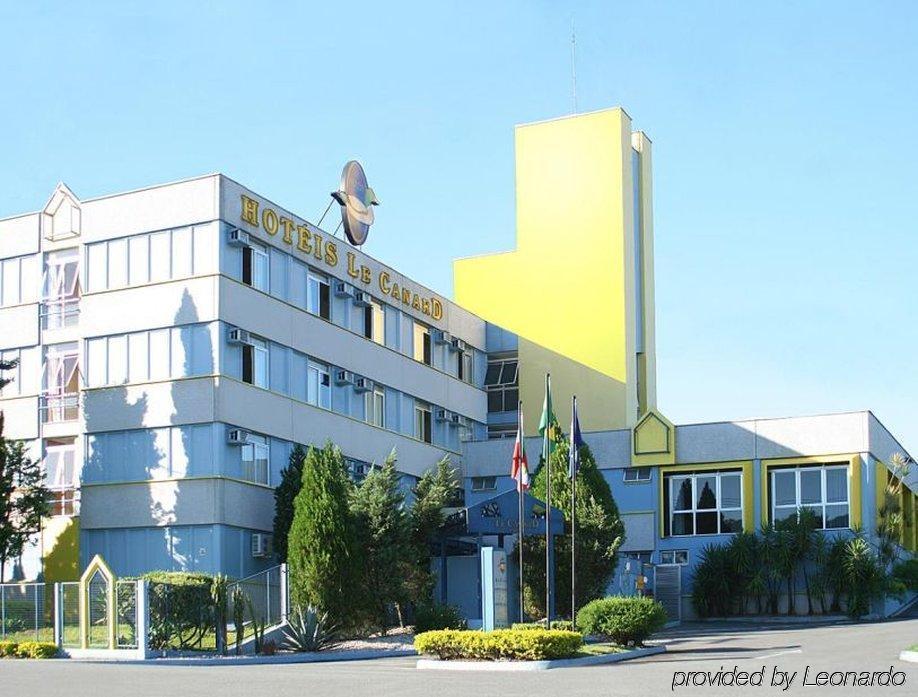 Le Canard Joinville Luaran gambar