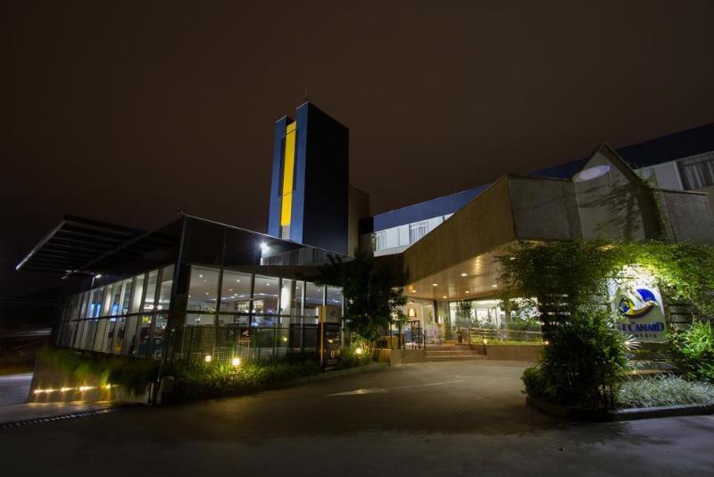 Le Canard Joinville Luaran gambar