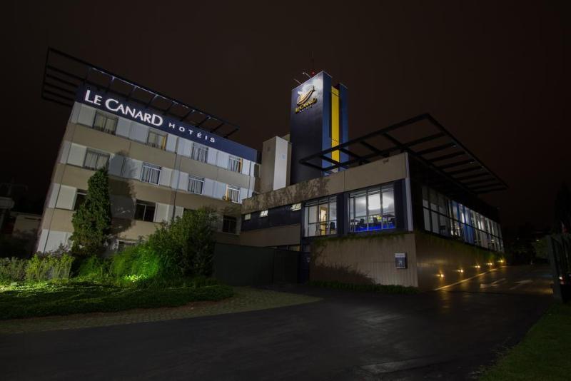Le Canard Joinville Luaran gambar
