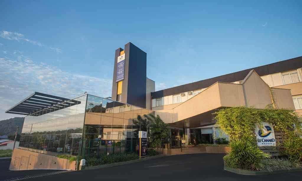 Le Canard Joinville Luaran gambar