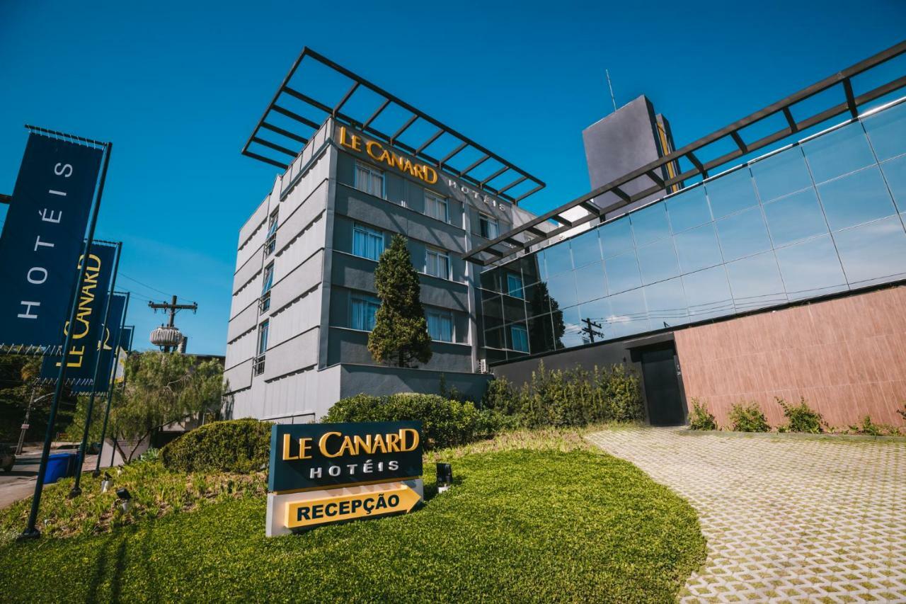 Le Canard Joinville Luaran gambar